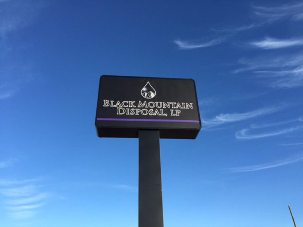 Post signs for Black Mountain Disposal made by Priority Signs & Graphics in Dallas Fort Worth