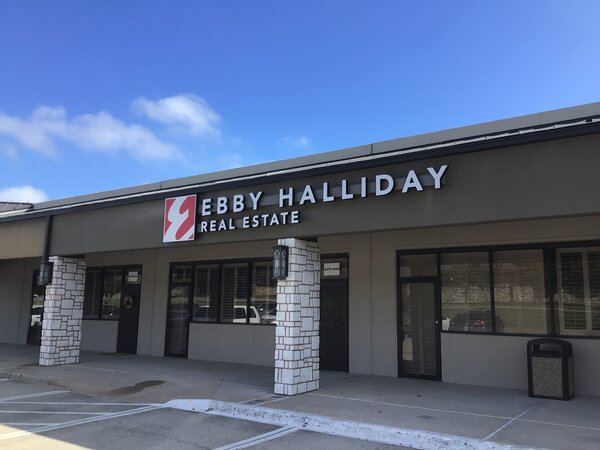Projecting real estate sign of Ebby Halliday business in Dallas, Texas